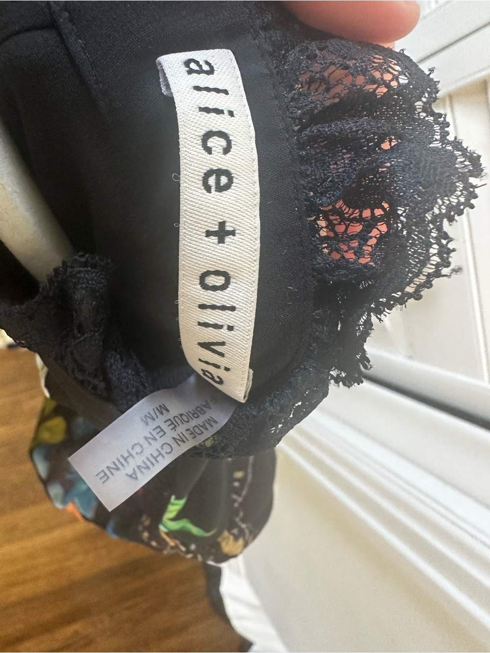 Alice + Olivia Black Multicolor Floral & Butterfly Cropped Blouse - Picture 5 of 8